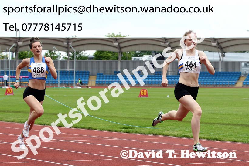 Sophie Preece (Trafford) wins from Georgia Yearby (Leeds City) under-20 womens l400 metres, Northern Senior and Under-20 Champs., Sport City, Manchester. Photo: David T. Hewitson/Sports for All Pics
